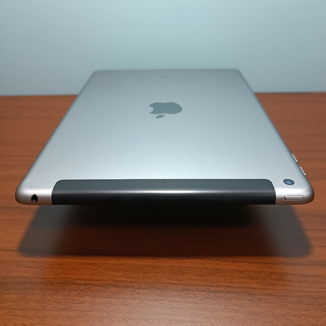 Apple - (美品) iPad 第5世代 Wifi Simフリー32GBキーボード付きの通販