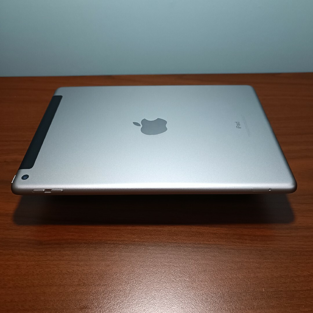 Apple - (美品) iPad 第5世代 Wifi Simフリー32GBキーボード付きの通販 