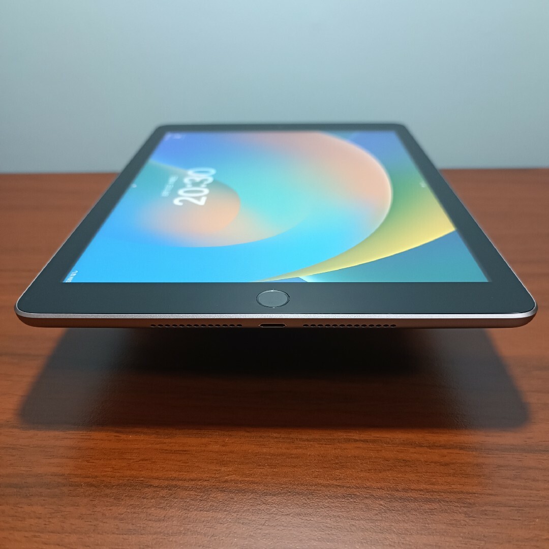 Apple - (美品) iPad 第5世代 Wifi Simフリー32GBキーボード付きの通販