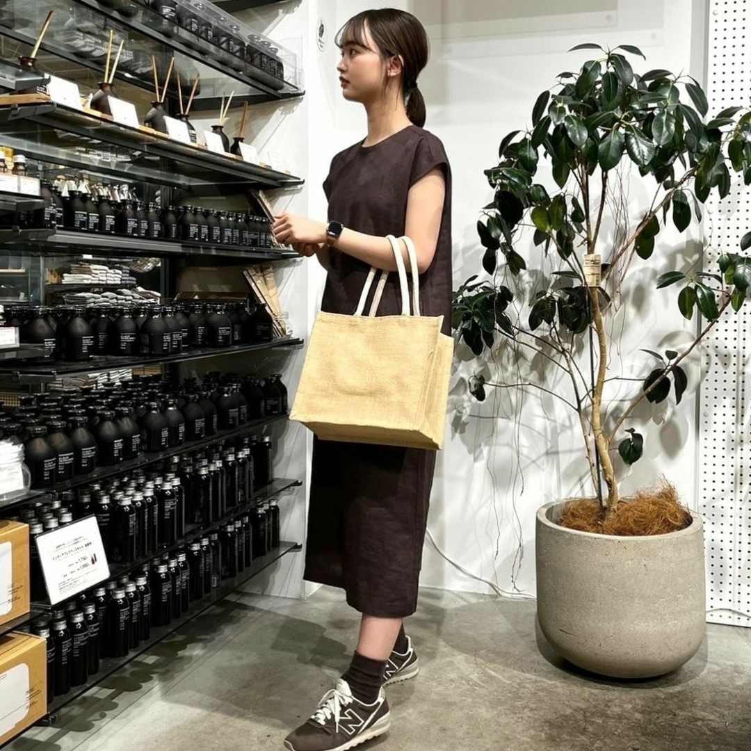 MUJI (無印良品)(ムジルシリョウヒン)の《新品》無印良品ヘンプ洗いざらしフレンチスリーブワンピース／ブラウン／Ｍ レディースのワンピース(ひざ丈ワンピース)の商品写真