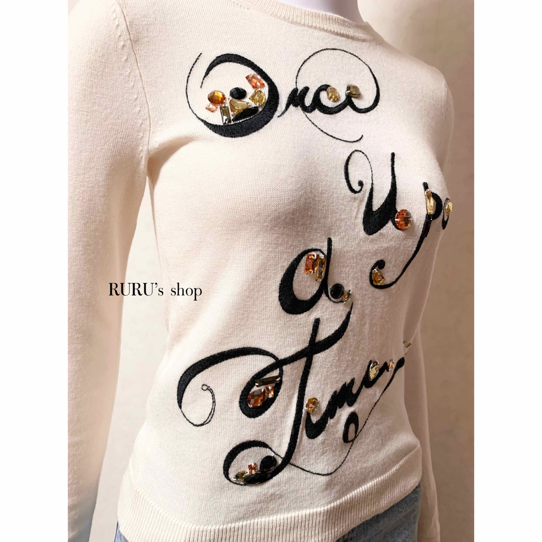 美品 alice+olivia ディズニーコラボ ロゴ×ジュエル刺繍 セータートップス