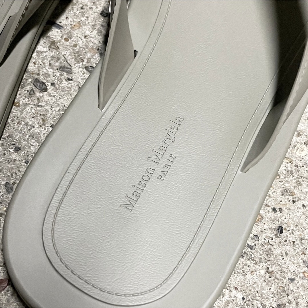 Maison Martin Margiela(マルタンマルジェラ)のメゾン マルジェラ 足袋 サンダル tabi タビ メンズ 40 グレー カーキ メンズの靴/シューズ(サンダル)の商品写真