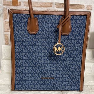 マイケルコース(Michael Kors)の【新品】MICHAEL KORS トートバック　大人気にデニムバック(トートバッグ)