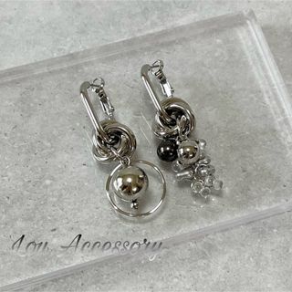 【213】アシメデザイン リングチャーム シルバーフープピアス(ピアス)