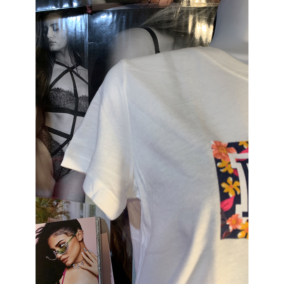 Victoria's Secret(ヴィクトリアズシークレット)のVictoria's Secret ヴィクトリアシークレット Tシャツ レディースのトップス(Tシャツ(半袖/袖なし))の商品写真