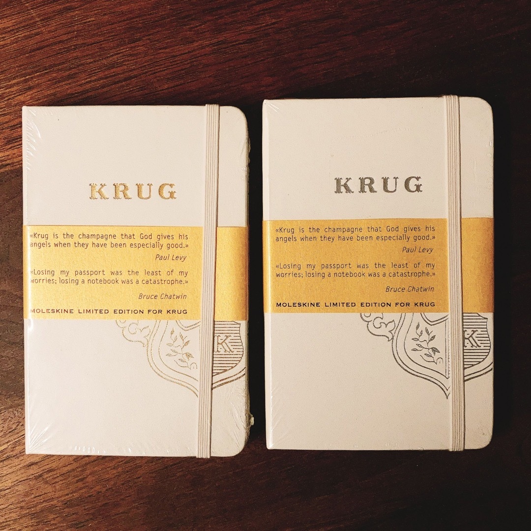 Krug(クリュッグ)のKRUG 非売品 メモブック　ゴールド&シルバー 食品/飲料/酒の酒(シャンパン/スパークリングワイン)の商品写真