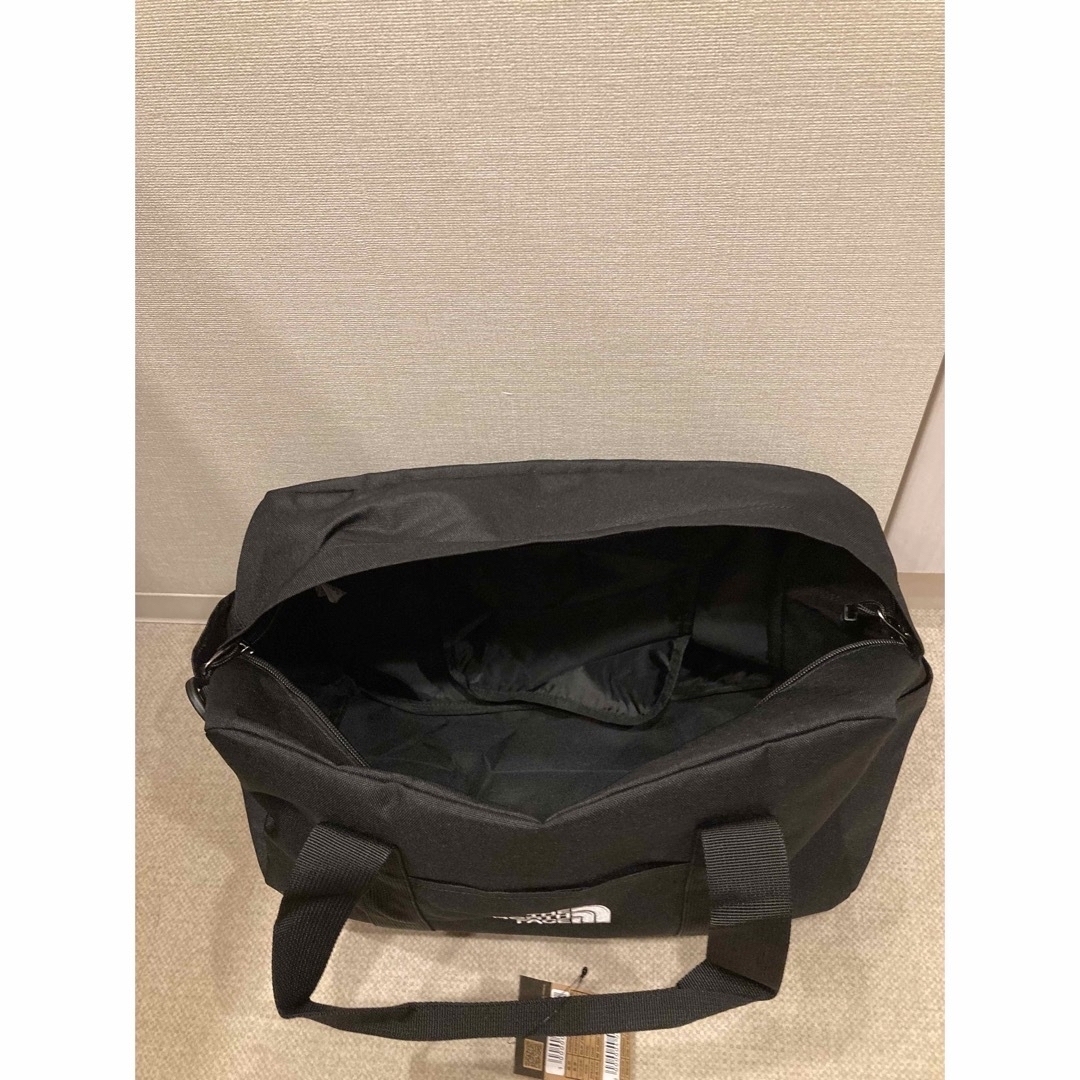 ザノースフェイス　ヘリテージカーゴバッグ　ボストンバッグ　黒　ショルダー メンズのバッグ(ボストンバッグ)の商品写真