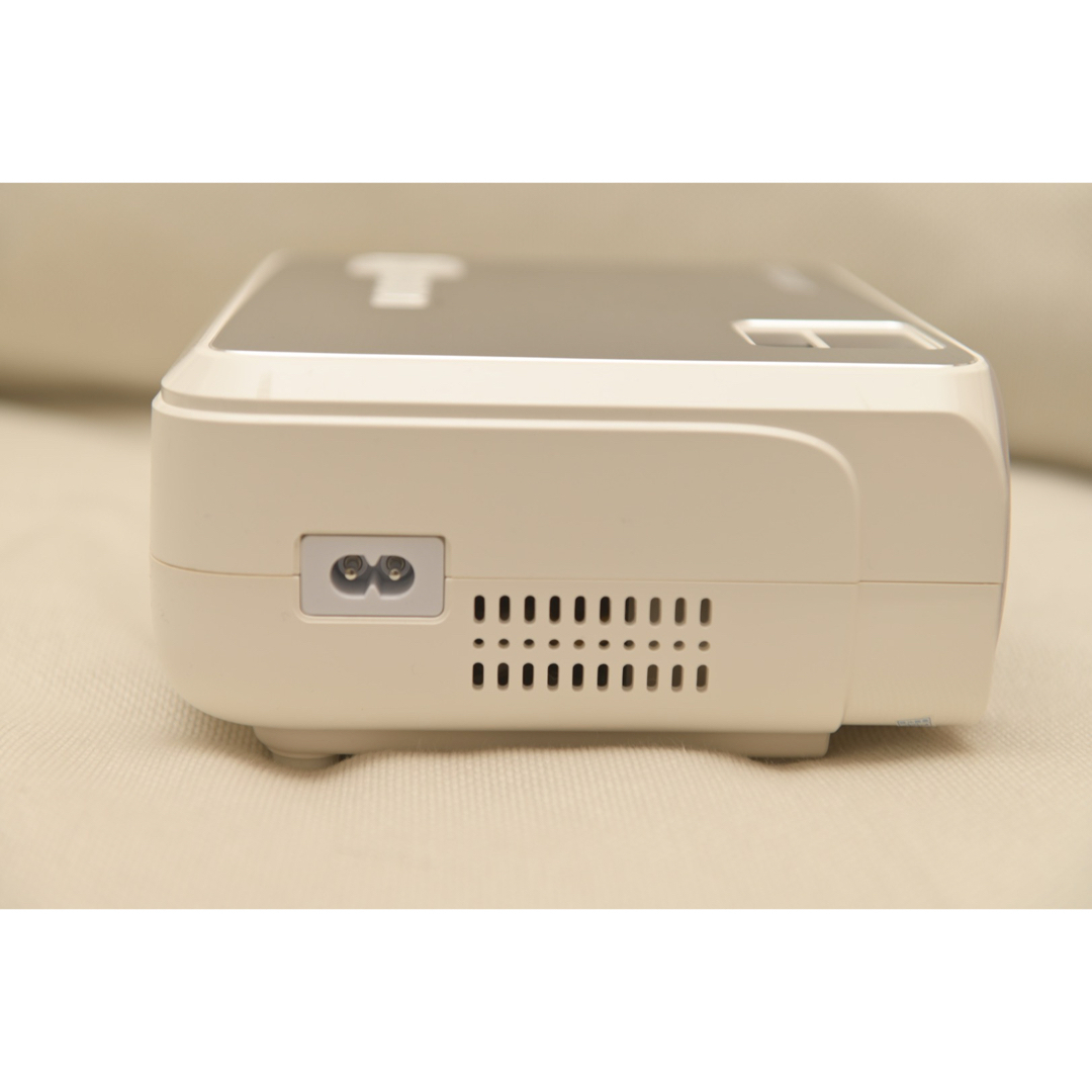 半額以下】1080PフルHD対応 250インチの大画面小型プロジェクターの