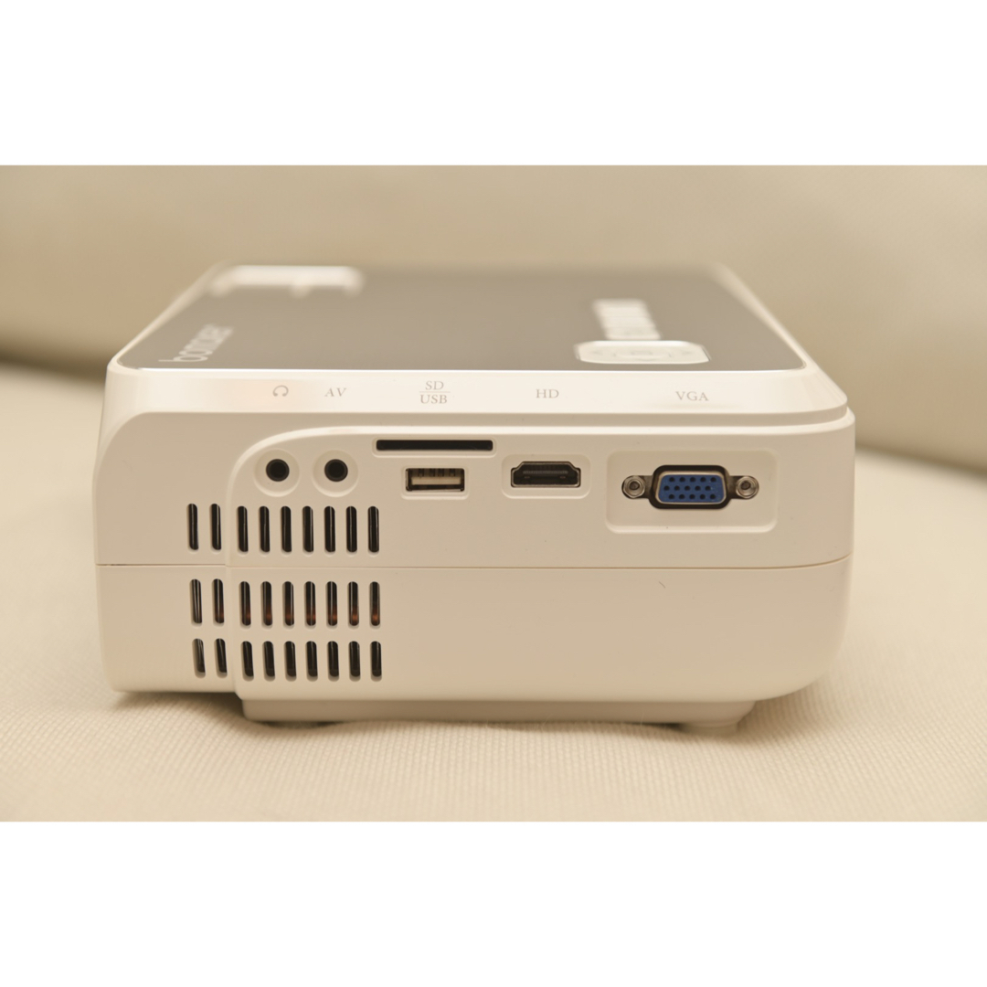半額以下】1080PフルHD対応 250インチの大画面小型プロジェクターの