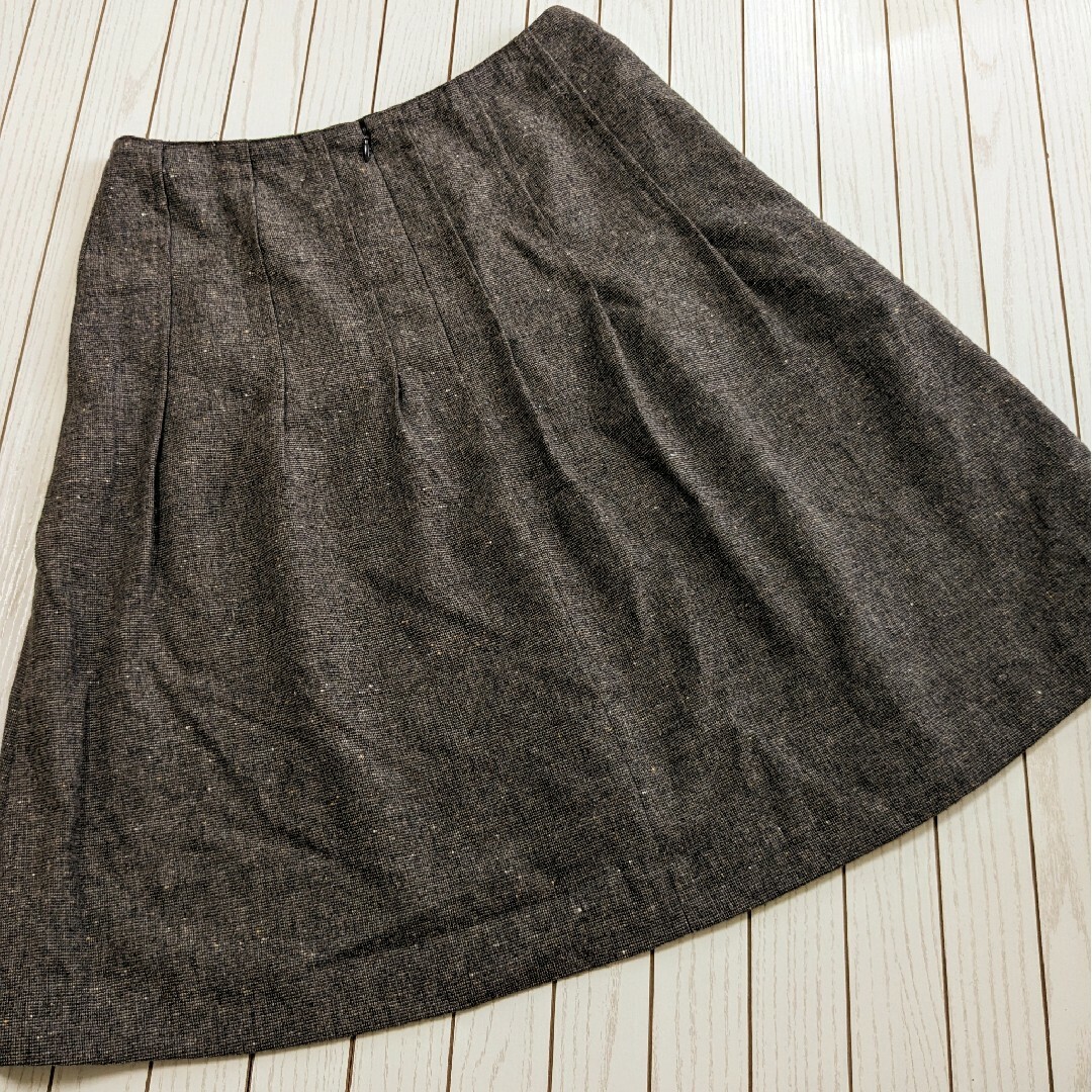 23区(ニジュウサンク)の23区 ウールスカート 膝丈 チャコール Sサイズ レディースのスカート(ひざ丈スカート)の商品写真