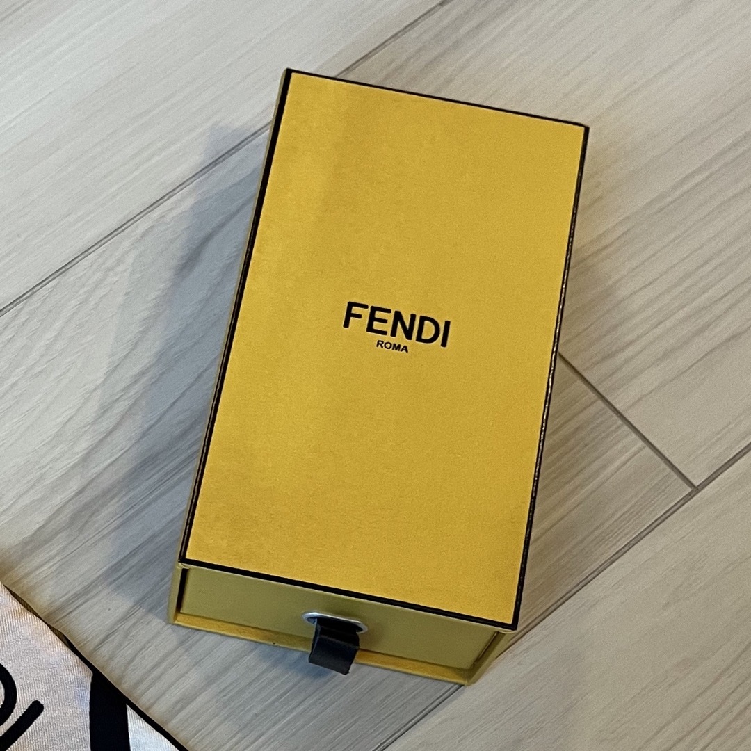 FENDI(フェンディ)の新品未使用FENDI空箱ラッピー レディースのバッグ(ショップ袋)の商品写真