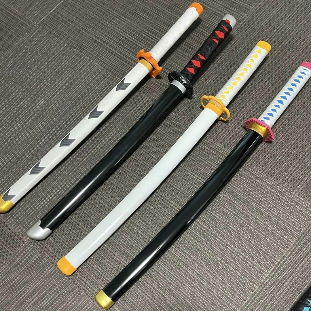 【 4本セット】鬼滅の刃 日輪刀 長さ　76cm (子供用) アウトレット品⑤ エンタメ/ホビーのおもちゃ/ぬいぐるみ(キャラクターグッズ)の商品写真