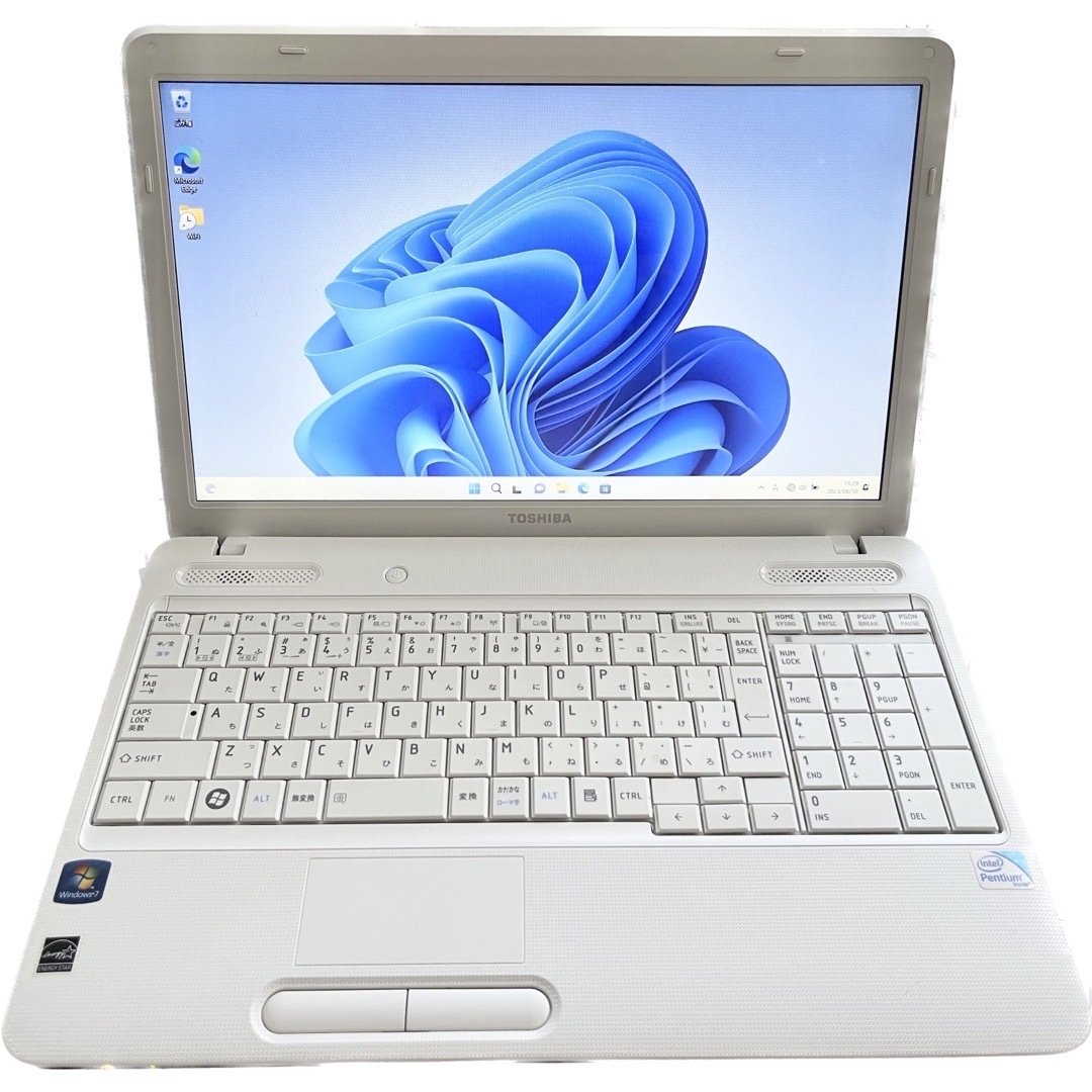 ホワイト 見やすいワイド画面ノートパソコン TOSHIBA dynabook