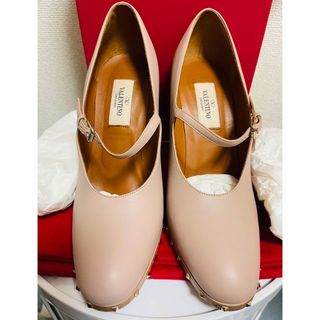 ヴァレンティノガラヴァーニ(valentino garavani)の美品！状態考慮！ヴァレンティノ　スタッズ　パンプス　くすみピンクベージュ　ヒール(ハイヒール/パンプス)