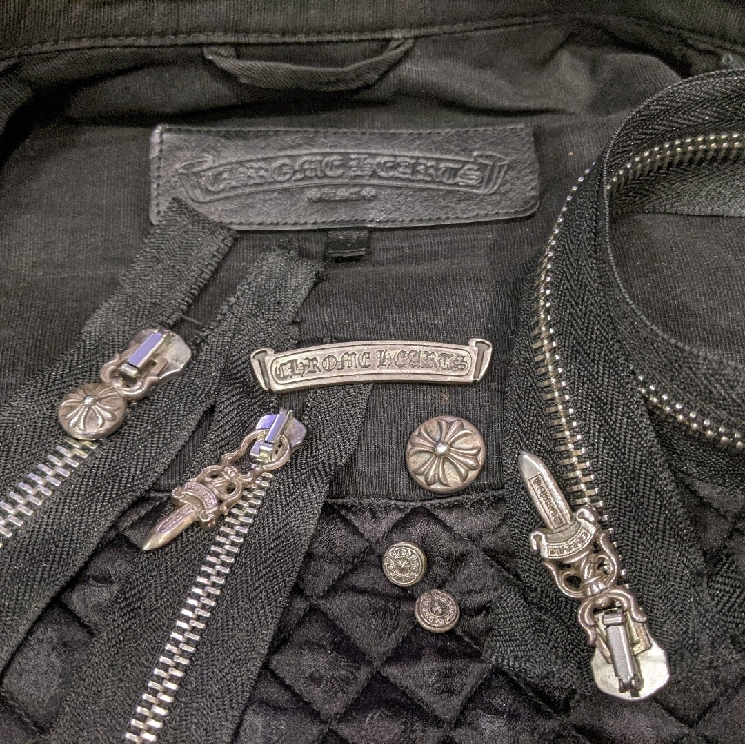 Chrome Hearts(クロムハーツ)のクロムハーツ★スクロールロゴプレート★純正パーツ メンズのアクセサリー(その他)の商品写真