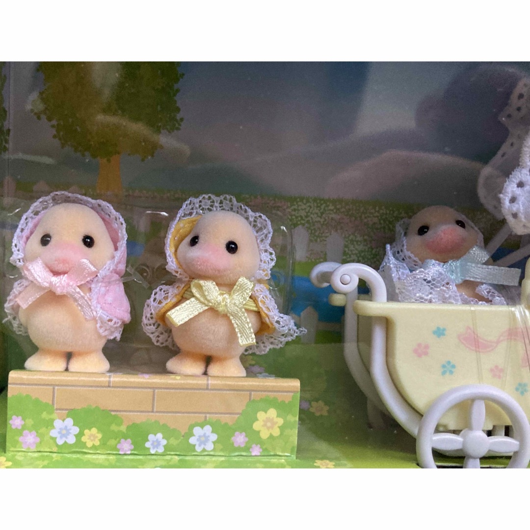 シルバニアファミリー(シルバニアファミリー)のシルバニアファミリー　赤ちゃん　セット　未使用品　未開封 キッズ/ベビー/マタニティのおもちゃ(ぬいぐるみ/人形)の商品写真