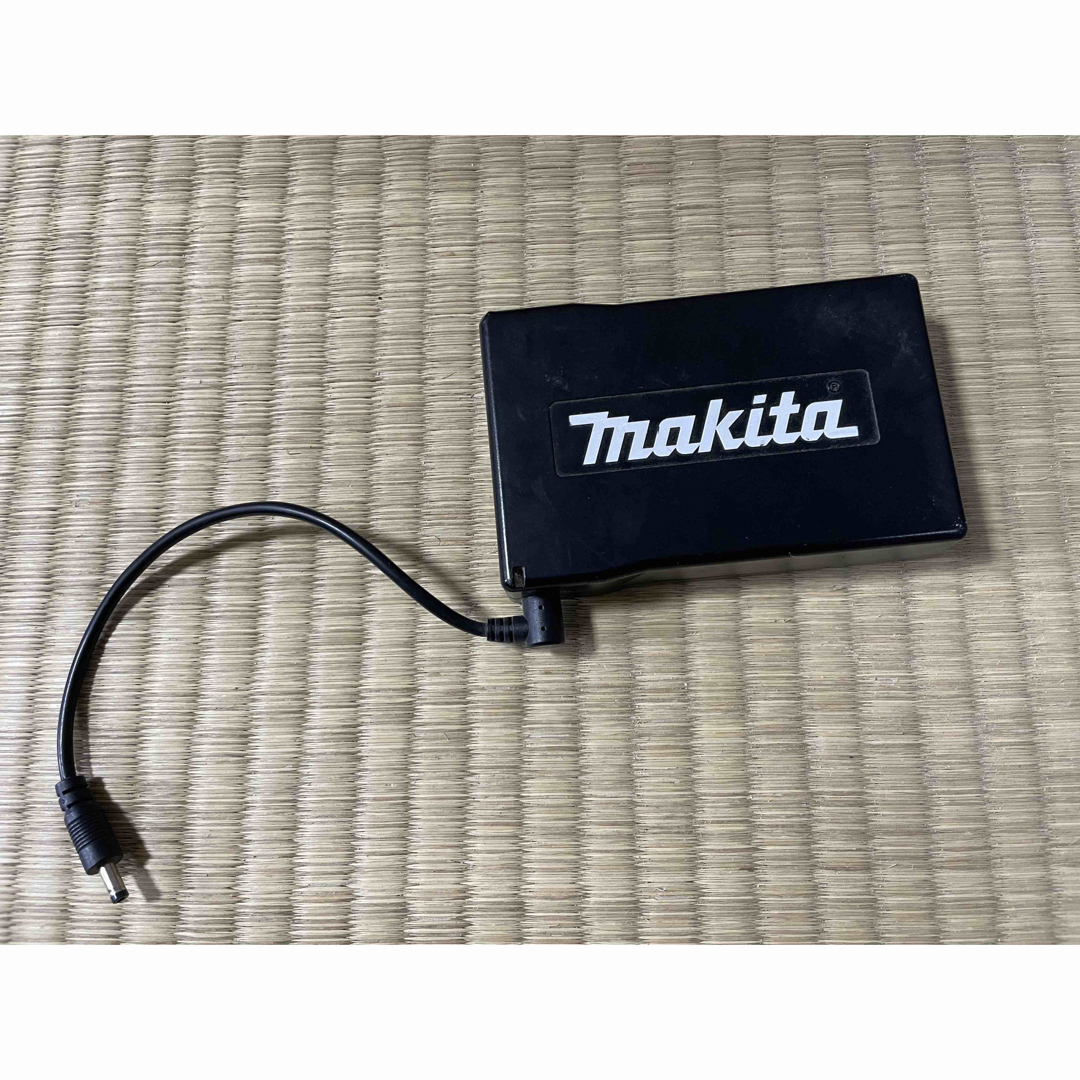 Makita(マキタ)のマキタ　ファンベスト　バッテリー　BL07150B  ジャンク品 スマホ/家電/カメラの冷暖房/空調(扇風機)の商品写真