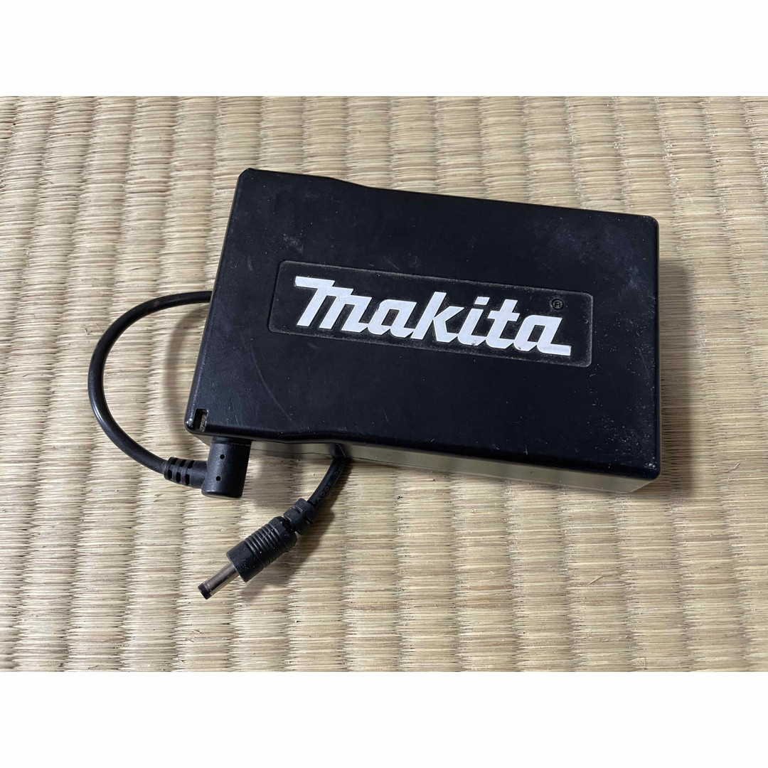 Makita(マキタ)のマキタ　ファンベスト　バッテリー　BL07150B  ジャンク品 スマホ/家電/カメラの冷暖房/空調(扇風機)の商品写真