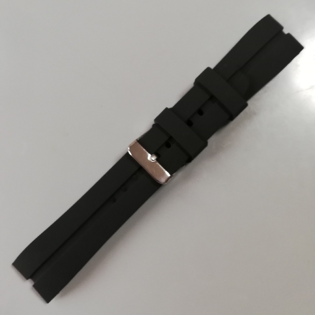 腕時計用　ラバーベルト　22mm 黒　弓かん　カーブ仕立て　センタースリット メンズの時計(ラバーベルト)の商品写真
