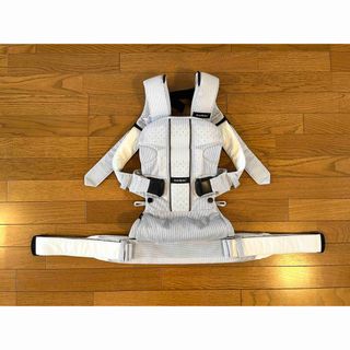 ベビービョルン(BABYBJORN)のベビービョルン ベビーキャリア ONE+         抱っこ紐／おんぶ紐(抱っこひも/おんぶひも)