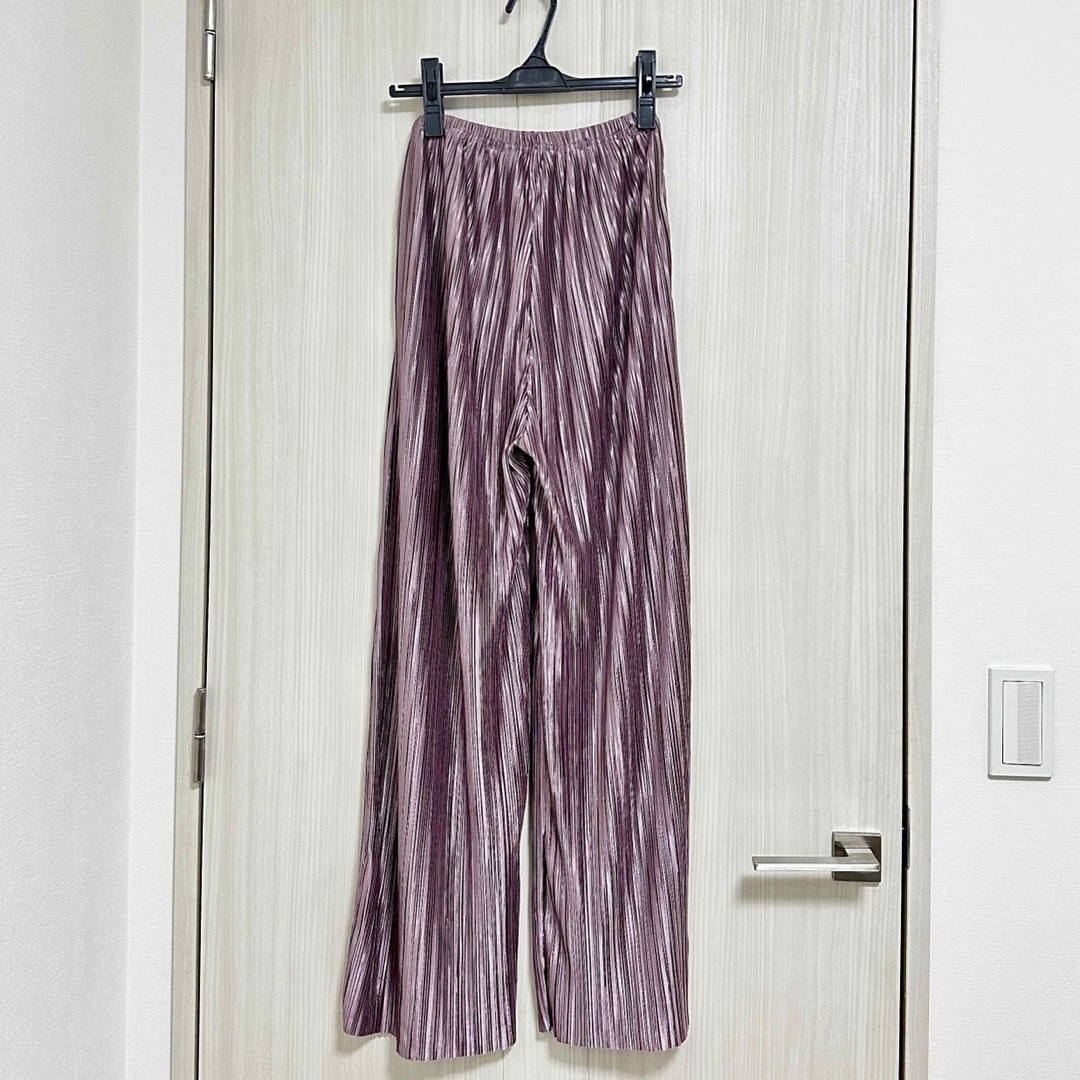 Elenore(エレノア)のエレノアトーキョー　elenore Satin pleats easy set レディースのレディース その他(セット/コーデ)の商品写真