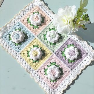 16【ふんわりお花のマルチカバー】パステルカラー カラフル ハンドメイド(インテリア雑貨)