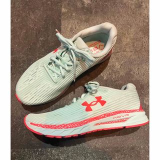 アンダーアーマー(UNDER ARMOUR)の★☆ほぼ新品　25.5センチ☆★ ナイキ　アシックス　ニューバランス　アディダス(シューズ)