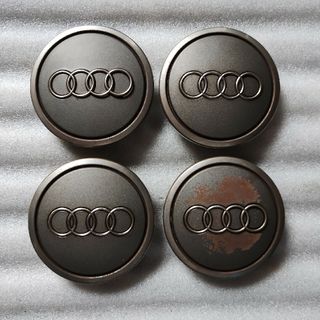 アウディ(AUDI)のアウディアルミホイール用センターキャップ　直径約6.8cm 4個 送料込み(ホイール)