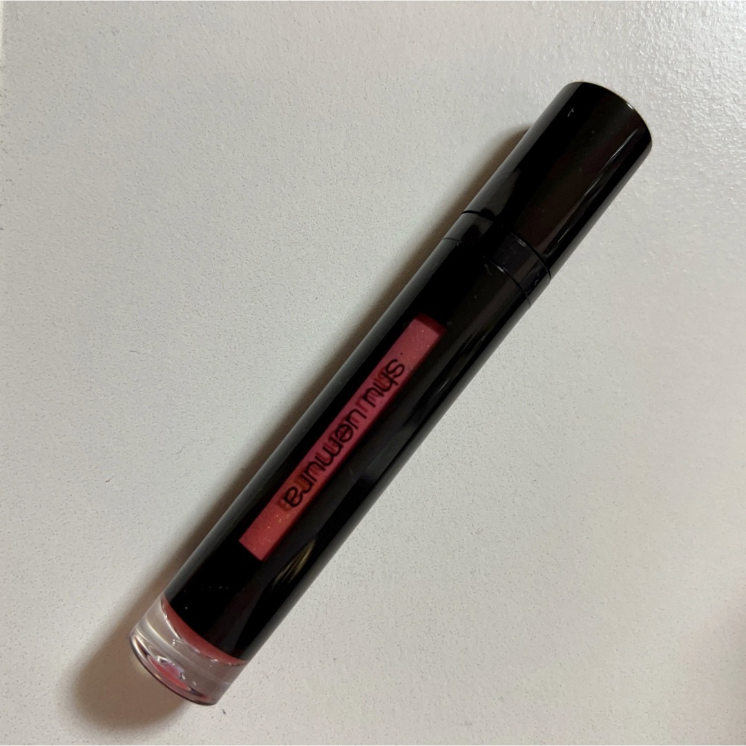 shu uemura(シュウウエムラ)の〈値下げ〉美品　shu uemura　シュウウエムラ　リップグロス　口紅　ピンク コスメ/美容のベースメイク/化粧品(リップグロス)の商品写真