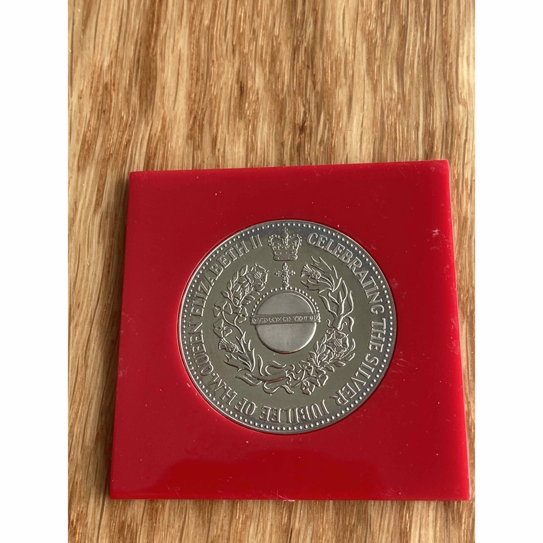 新品 銀貨 エリザベス女王 1952・1977 記念硬貨 シルバー 新品 銀貨 エリザベス女王 1952・1977 記念硬貨 シルバー