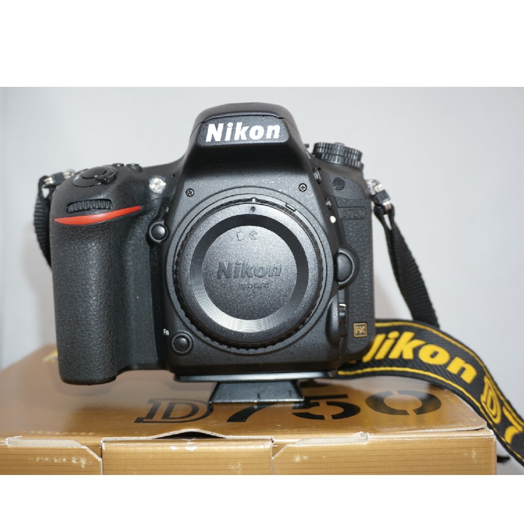 Nikon  FXフォーマットデジタル一眼レフカメラ D7501920X1080