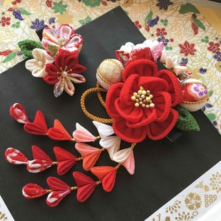 赤　お花の髪飾りセット　七五三　成人式　結婚式　卒業式　お祝い　(ヘアアクセサリー)