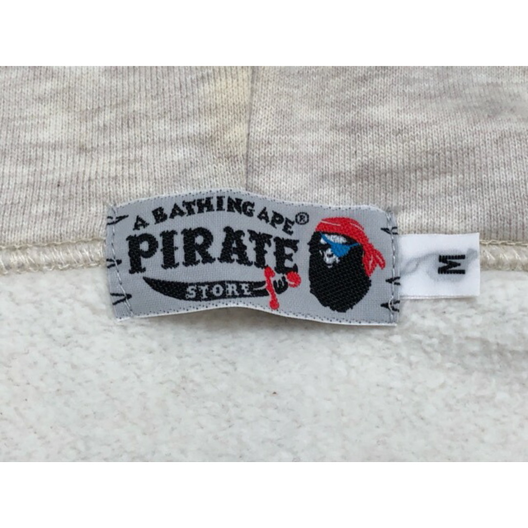 A BATHING APE(アベイシングエイプ)のA BATHING APE（アベイシングエイプ）　PIRATE STORE BABY MILO　クロスボーン　ジップパーカー【中古】【007】 メンズのトップス(パーカー)の商品写真