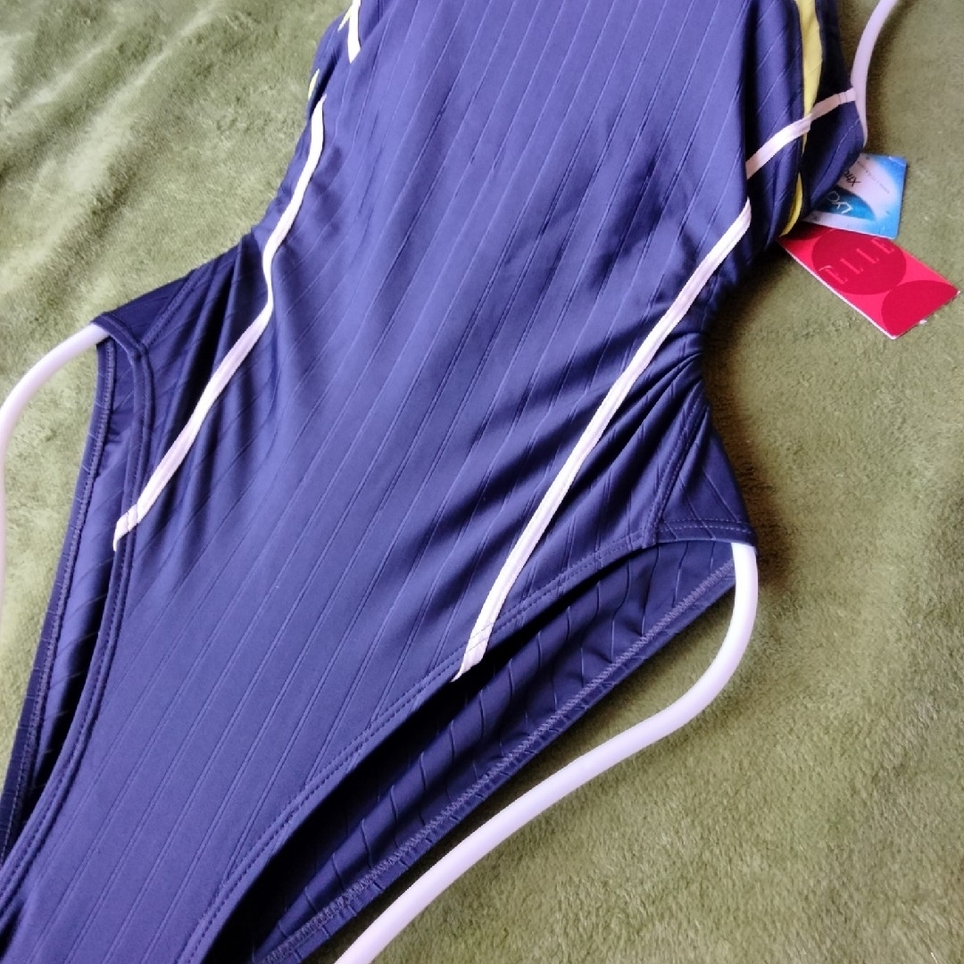 ELLE(エル)の新品未使用紙タグ付き ELLE エル 競泳水着 サイズL レディースの水着/浴衣(水着)の商品写真
