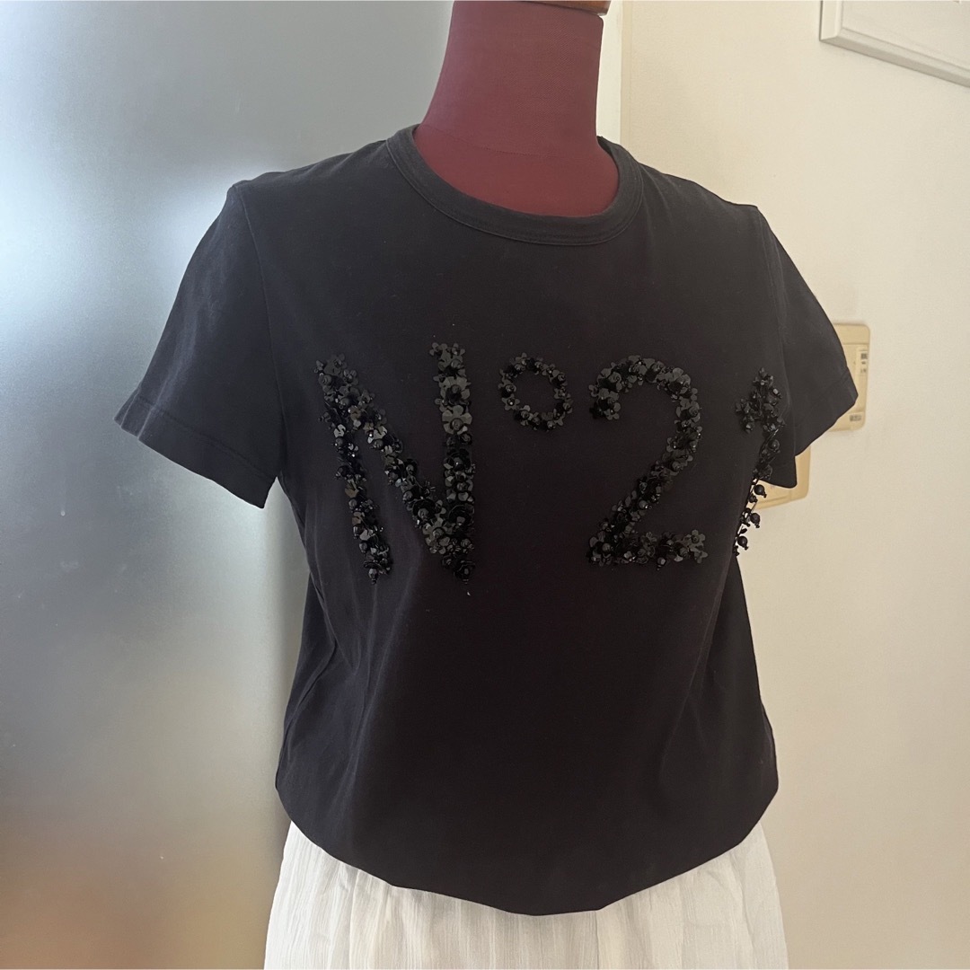 N°21☆ヌメロヴェントゥーノ スパンコールロゴ 黒Tシャツ - Tシャツ