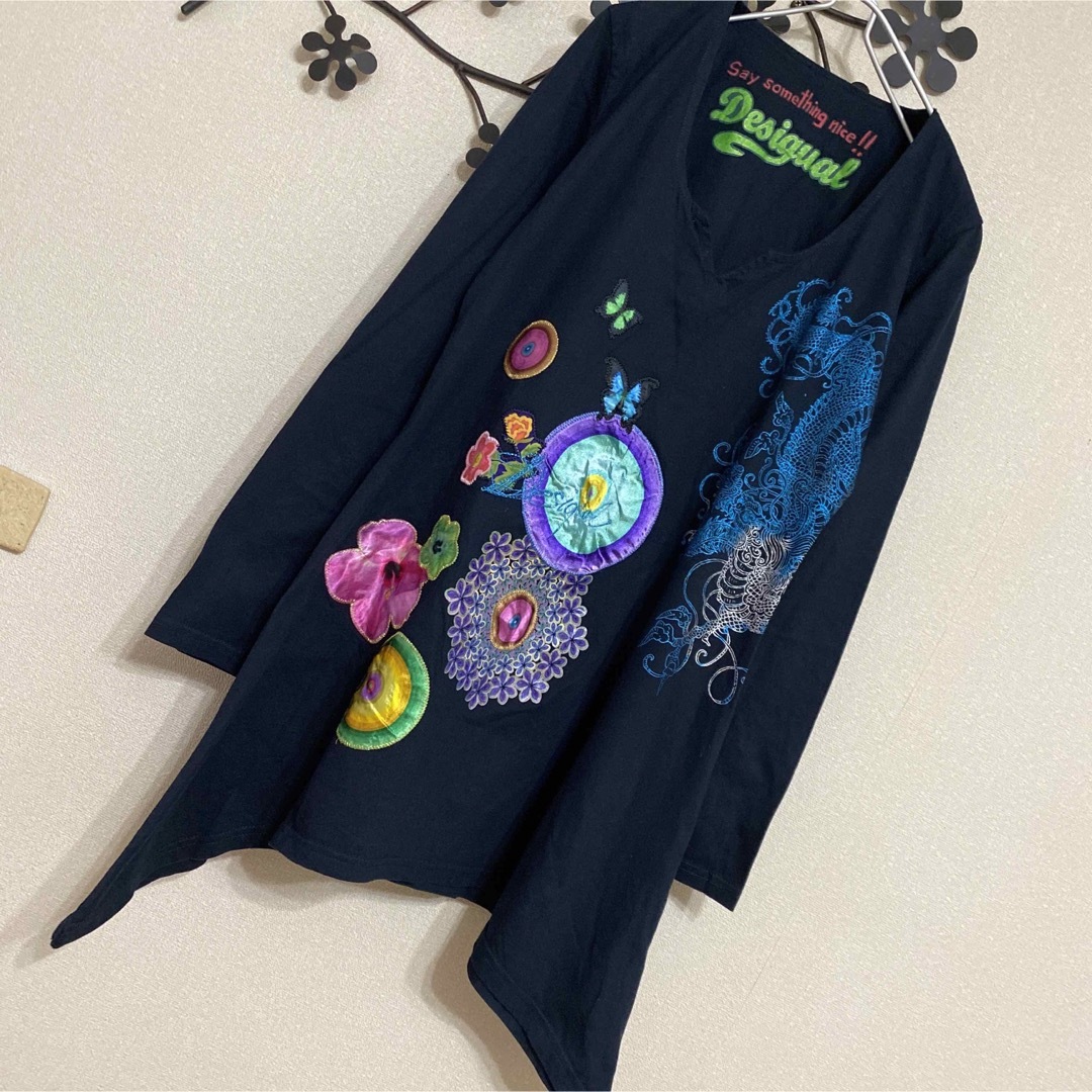 DESIGUAL(デシグアル)のDesigual デジグアル プリント アプリケットのカットソー レディースのトップス(Tシャツ(長袖/七分))の商品写真