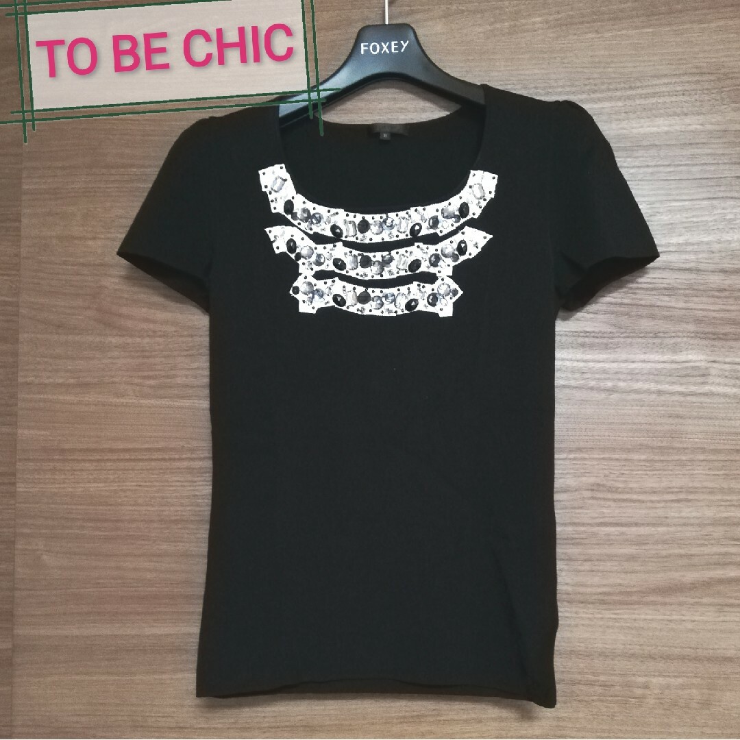 TO BE CHIC(トゥービーシック)の【トゥービーシック】ビジュー&リボン　半袖ニット　カットソー レディースのトップス(Tシャツ(半袖/袖なし))の商品写真