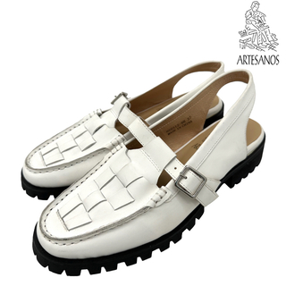 〈美品〉ARTESANOS アルテサノス【23.5】バックストラップシューズ 白(ローファー/革靴)