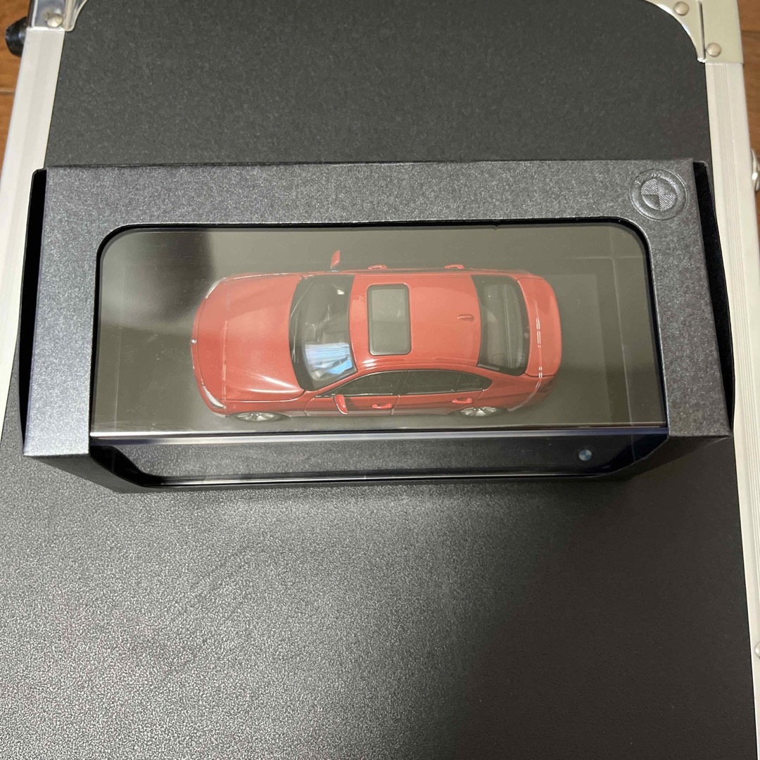 BMW(ビーエムダブリュー)のBMW  1/43スケール　3シリーズ 赤　ミニカー 正規ディーラー品　未使用  エンタメ/ホビーのおもちゃ/ぬいぐるみ(ミニカー)の商品写真