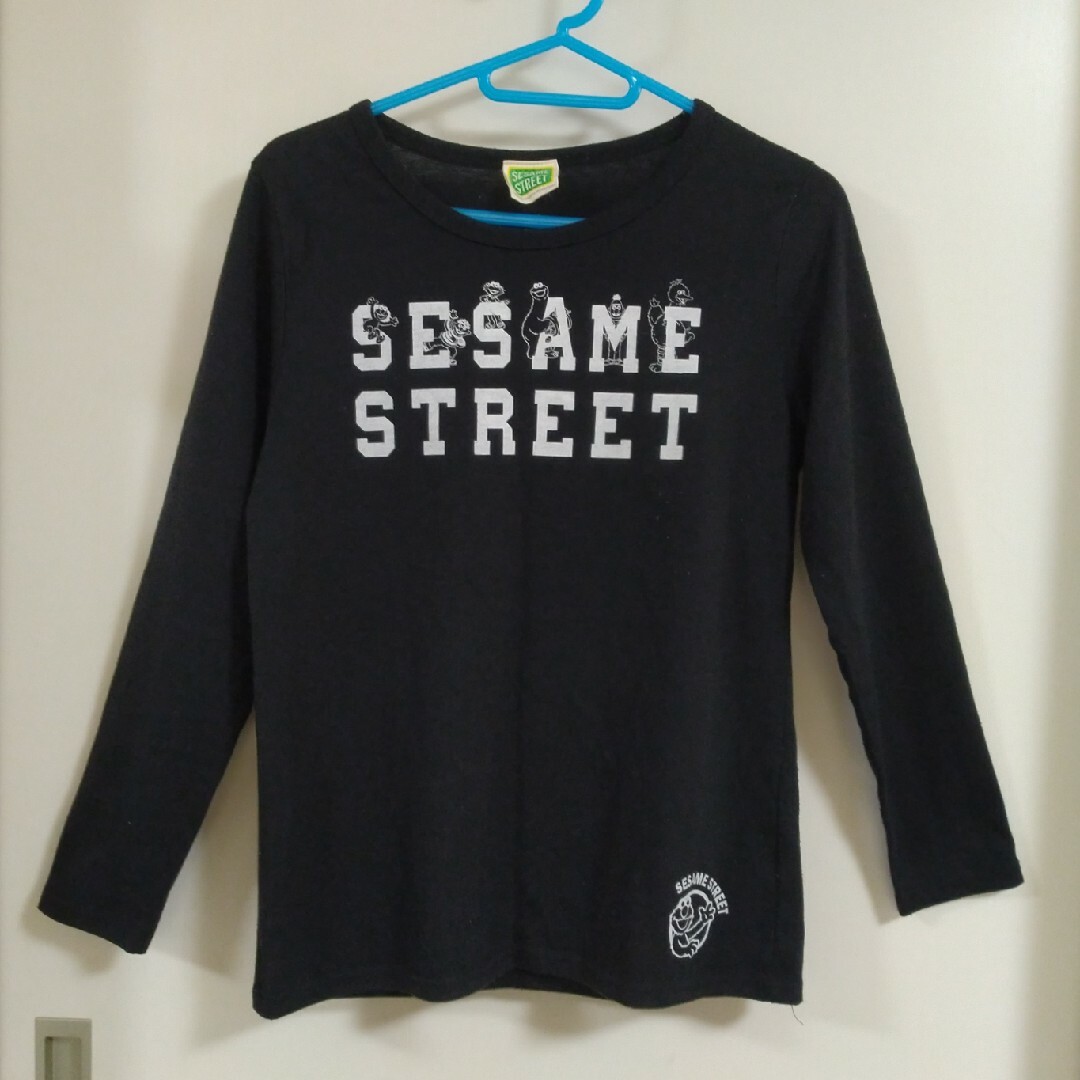 SESAME STREET(セサミストリート)の【セサミ・ストリート】黒ロングＴシャツ　Lサイズ レディースのトップス(Tシャツ(長袖/七分))の商品写真