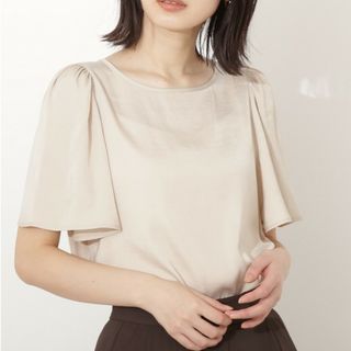 エヌナチュラルビューティーベーシック(N.Natural beauty basic)のNATURAL BEAUTY BASICサテンフレアスリーブブラウス(カットソー(半袖/袖なし))