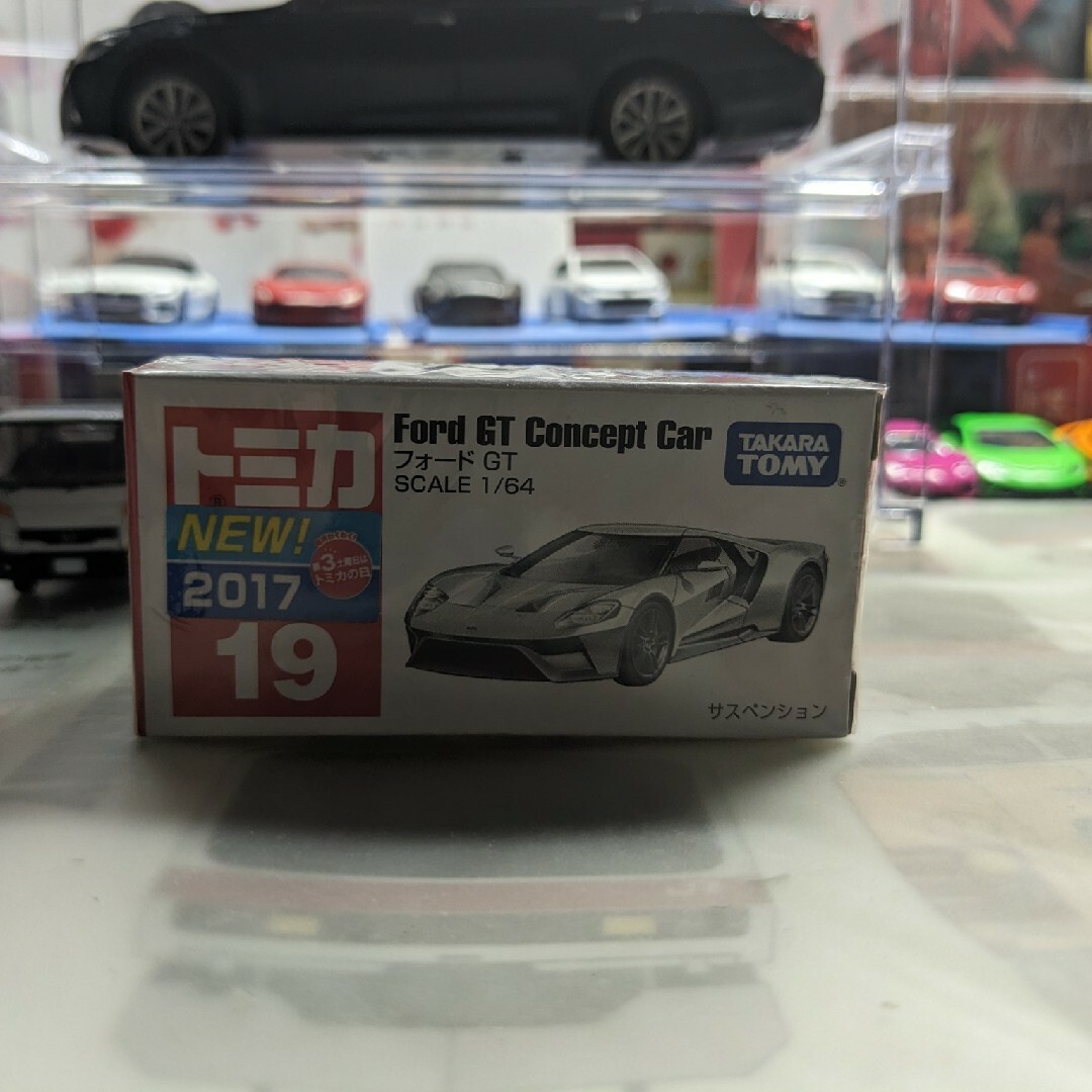 No.19 フォード GT （箱） （ 1/60スケール トミカ 879671）