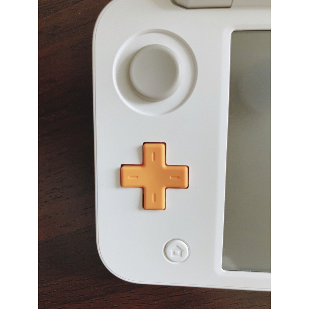 ニンテンドー2DS(ニンテンドー2DS)のNintendo 2DS LL オレンジ×ホワイト　ソフト・充電器付き エンタメ/ホビーのゲームソフト/ゲーム機本体(携帯用ゲーム機本体)の商品写真
