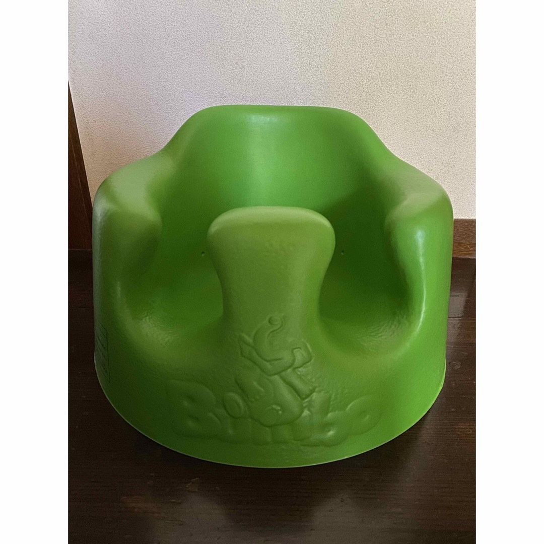 Bumbo(バンボ)のティーレックス バンボ ベビーソファ グリーン トレー付 キッズ/ベビー/マタニティの寝具/家具(収納/チェスト)の商品写真