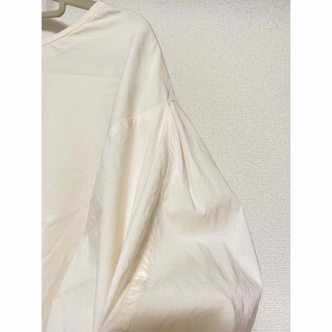 GALLARDAGALANTE NAVY(ガリャルダガランテネイビー)のガリャルダガランテネイビー　ボリュームスリーブブラウス　半袖 レディースのトップス(シャツ/ブラウス(半袖/袖なし))の商品写真