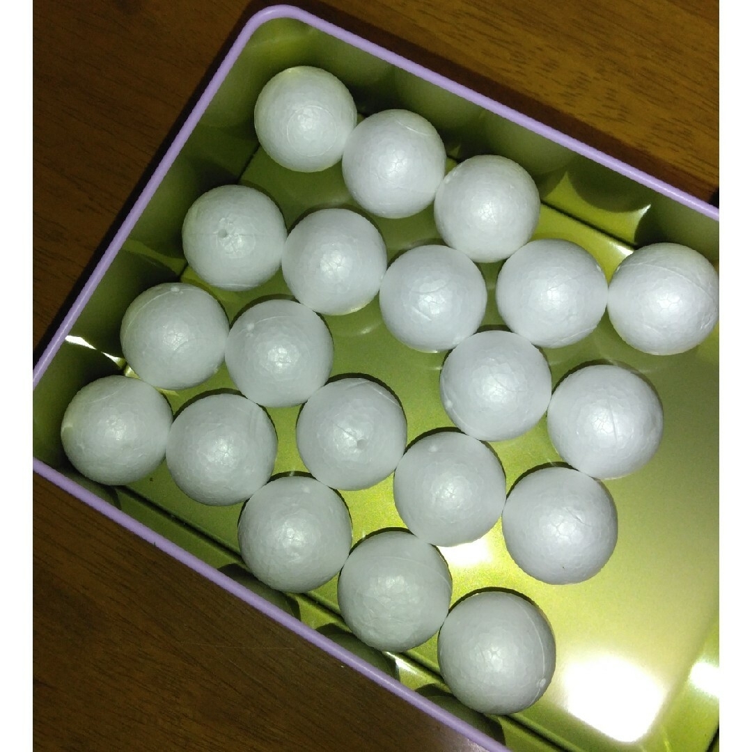 発泡スチロール 球 約25mm 40個 ハンドメイドの素材/材料(その他)の商品写真