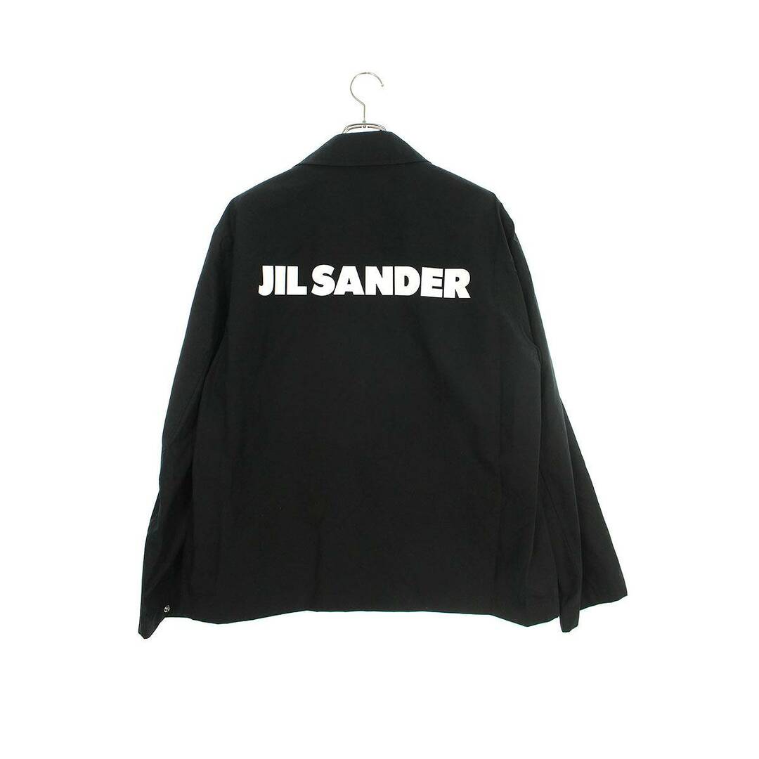Jil Sander(ジルサンダー)のジルサンダー  23SS  J23BN0003 J45071 バックロゴプリントコーチダウンジャケット メンズ 48 メンズのジャケット/アウター(ダウンジャケット)の商品写真