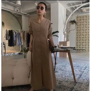 アメリヴィンテージ(Ameri VINTAGE)のLANTERN SLEEVE TUCK DRESS ベージュ　Sサイズ(ロングワンピース/マキシワンピース)