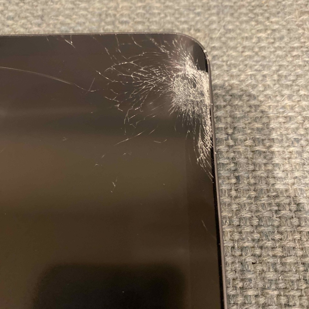 iPad iPad Pro 11インチ 256GB 画面割れ 2018年モデルの通販 by ken15139599 iPad Pro 11インチ 256GB 画面割れ 2018年モデル