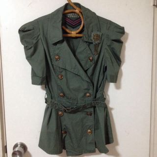 フォーエバートゥエンティーワン(FOREVER 21)のジャケット／トップス(シャツ/ブラウス(半袖/袖なし))